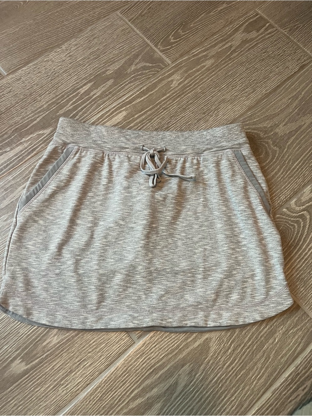 Athleta Heathered Light Gray Midi Skort